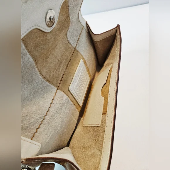 Coach Hampton Leather Beige White Wristlet Clutch Buckle Logo Charm 6694 - Picture 10 of 11